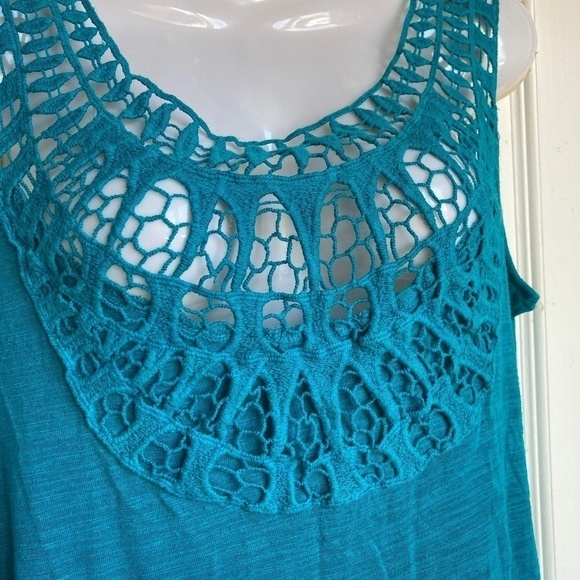 Turquoise tank with lace size Large - - Picture 2 of 6